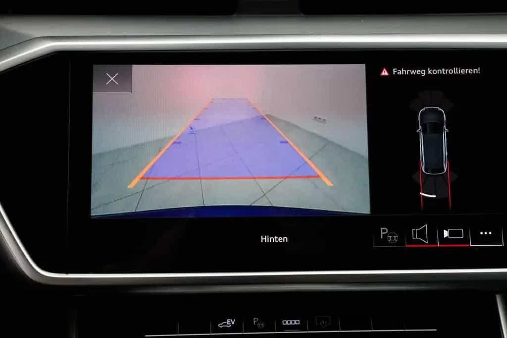 Audi A6 Avant 55 TFSIe quattro S tronic AHK Matrix 11/2022-photo-28