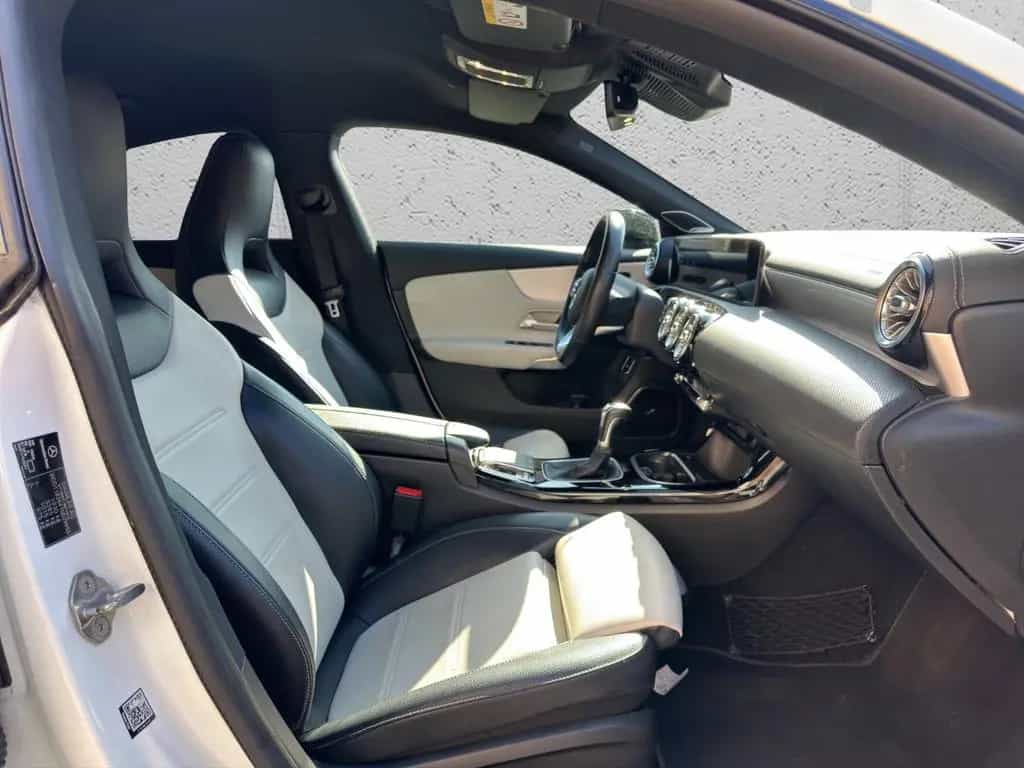 Mercedes-Benz CLA 180 AMG Line*Night Paket*LED*Burmester* 08/2019-photo-23