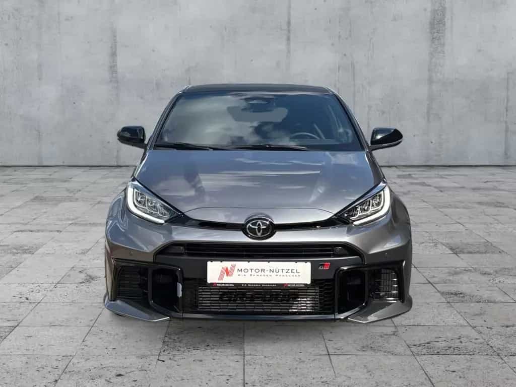 Toyota Yaris GR 1.6 Allrad LED+APP+ACC+SHZ+RFK+DAB 11/2024-photo-2