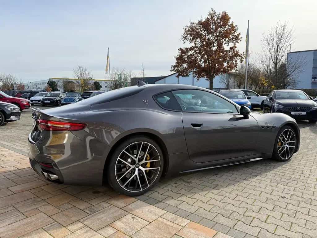 Maserati GranTurismo 3.0 V6 Trofeo AWD *HUD, Leder, Sonos 06/2025-photo-2