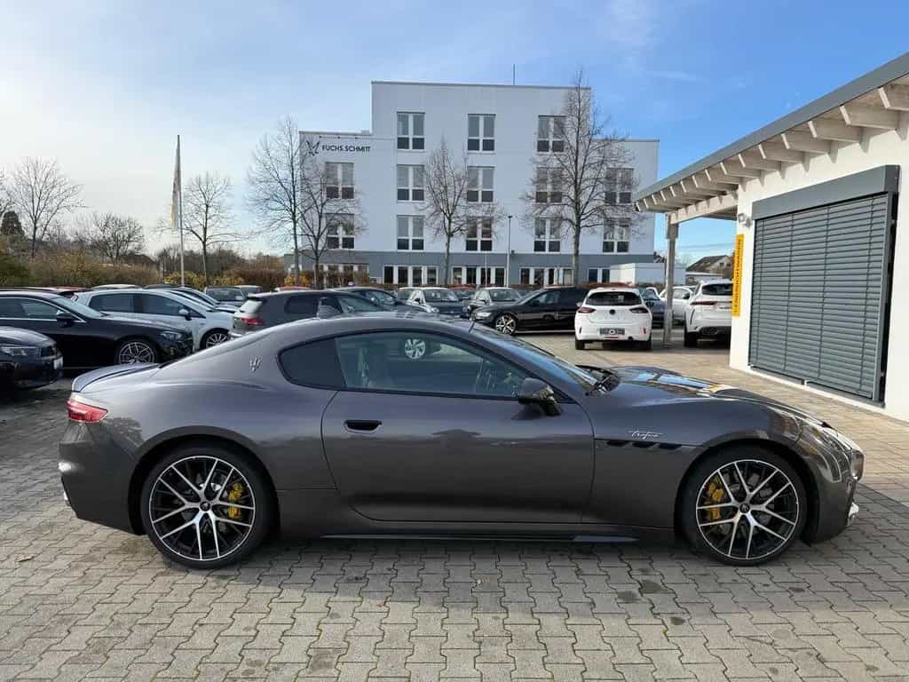 Maserati GranTurismo 3.0 V6 Trofeo AWD *HUD, Leder, Sonos 06/2025-photo-38