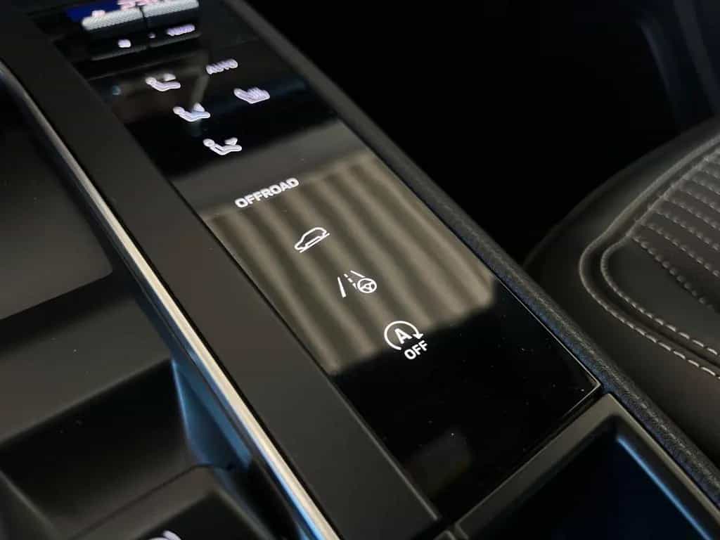 Porsche Macan T III Gen. Panorama Bose Kamera 04/2024-photo-10