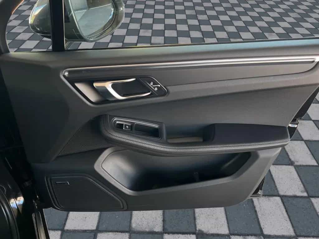 Porsche Macan T III Gen. Panorama Bose Kamera 04/2024-photo-16