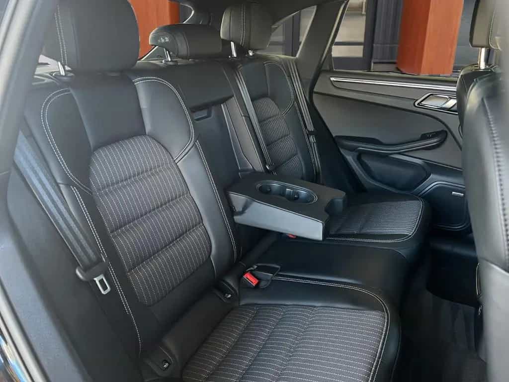 Porsche Macan T III Gen. Panorama Bose Kamera 04/2024-photo-17