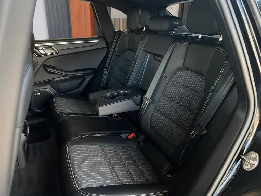 Porsche Macan T III Gen. Panorama Bose Kamera 04/2024-photo-18