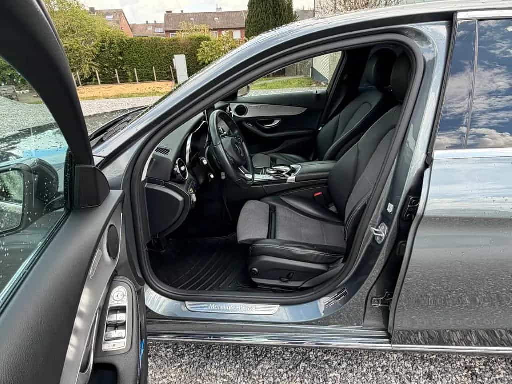 Mercedes-Benz C-Class CGI Limousine LED+NAVI+KAMERA+LEDER+AMG-LM 08/2017-photo-11