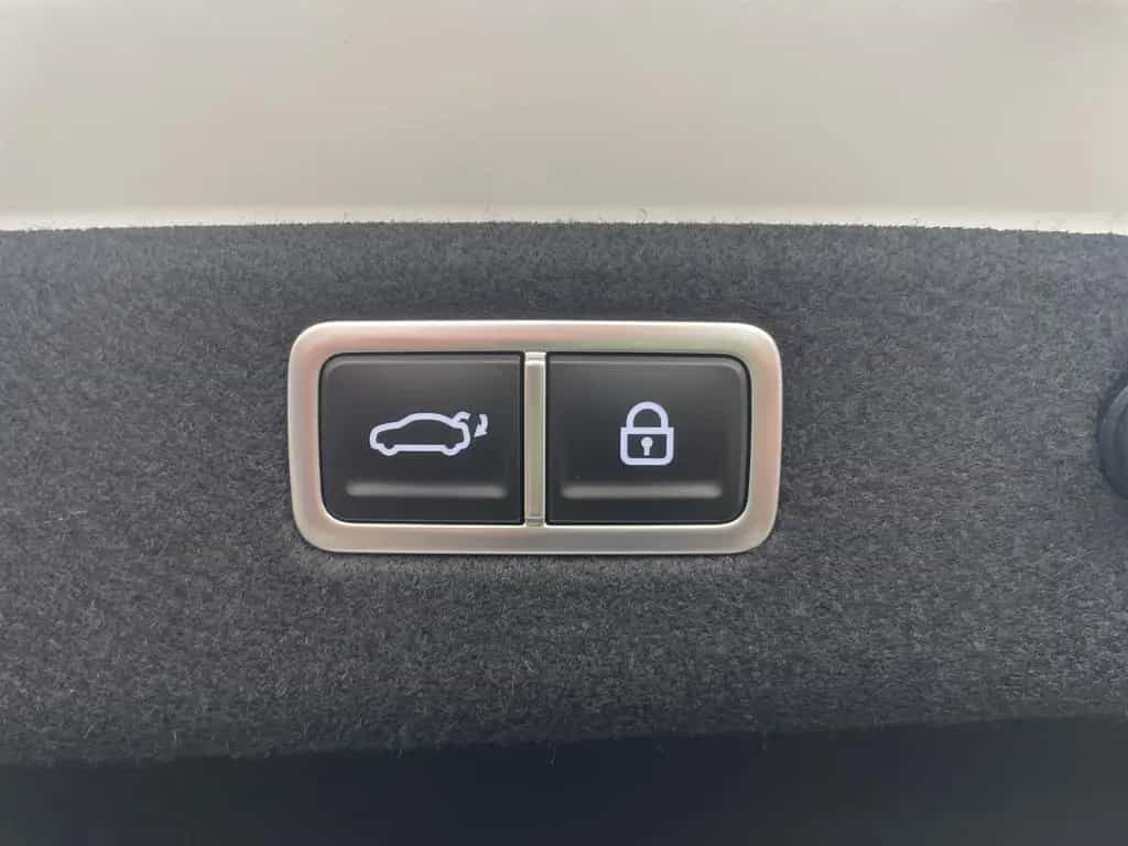 Genesis G70 Sport 2.0T AWD*SHZ v/h*HUD*360 Kamera*Memory 05/2025-photo-18
