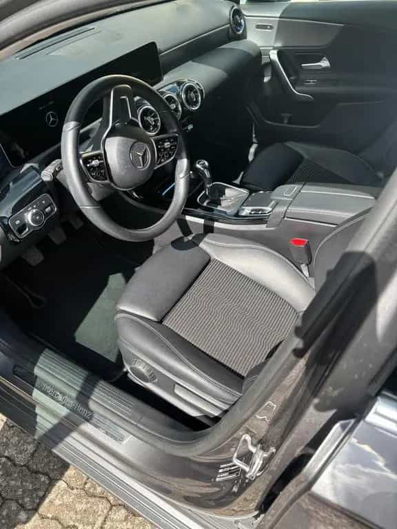 Mercedes-Benz A-Class 200 - 04/2019-photo-8