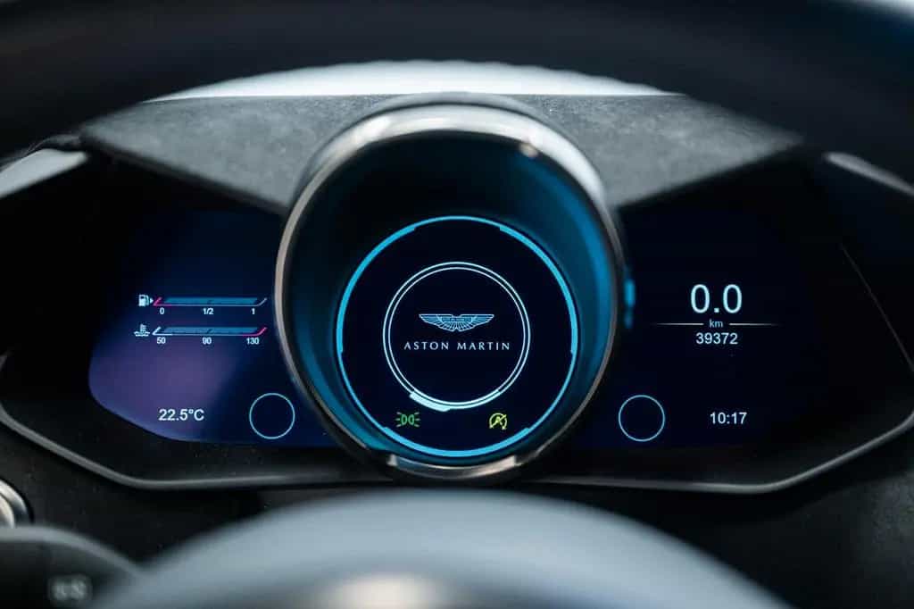 Aston Martin Vantage Coupe | Carplay | Dealermaintained 10/2021-photo-11