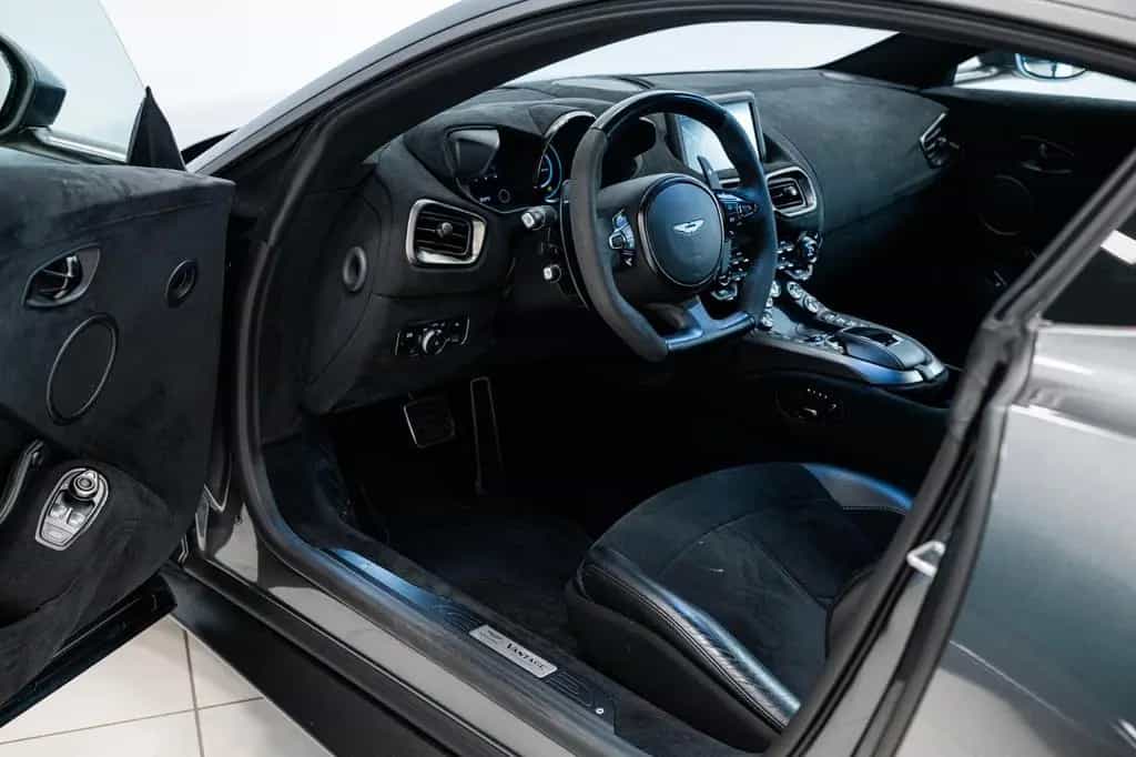 Aston Martin Vantage Coupe | Carplay | Dealermaintained 10/2021-photo-12