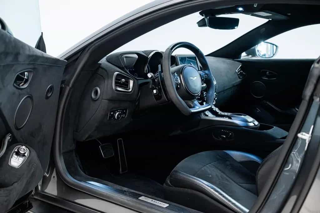 Aston Martin Vantage Coupe | Carplay | Dealermaintained 10/2021-photo-13