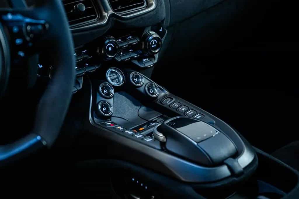Aston Martin Vantage Coupe | Carplay | Dealermaintained 10/2021-photo-14