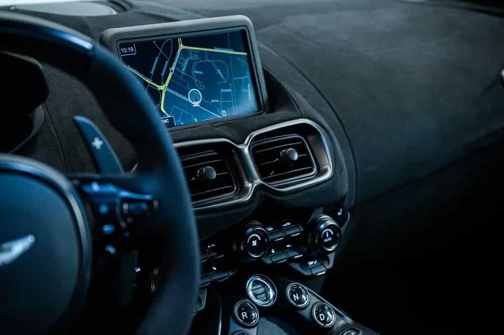 Aston Martin Vantage Coupe | Carplay | Dealermaintained 10/2021-photo-15