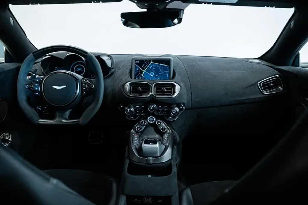 Aston Martin Vantage Coupe | Carplay | Dealermaintained 10/2021-photo-17
