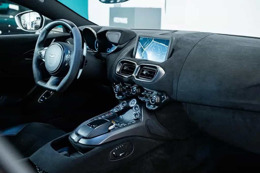 Aston Martin Vantage Coupe | Carplay | Dealermaintained 10/2021-photo-20