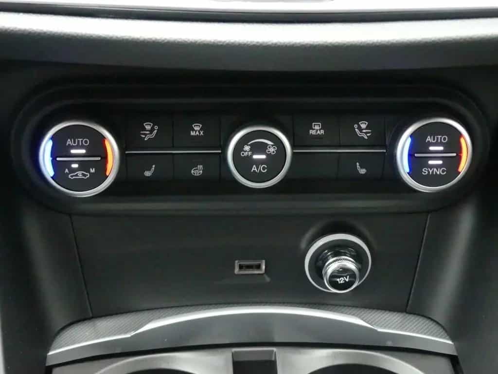 Alfa Romeo Stelvio VELOCE 2.2 DIESEL 16V 210 PS AT8 Q4 04/2026-photo-31