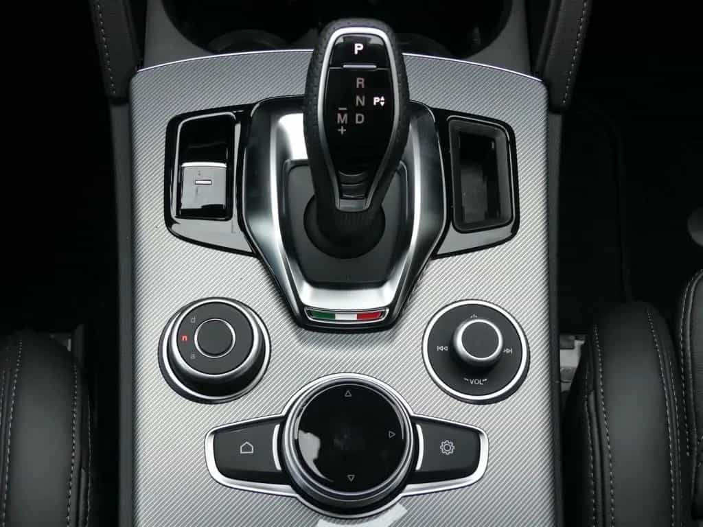 Alfa Romeo Stelvio VELOCE 2.2 DIESEL 16V 210 PS AT8 Q4 04/2026-photo-32