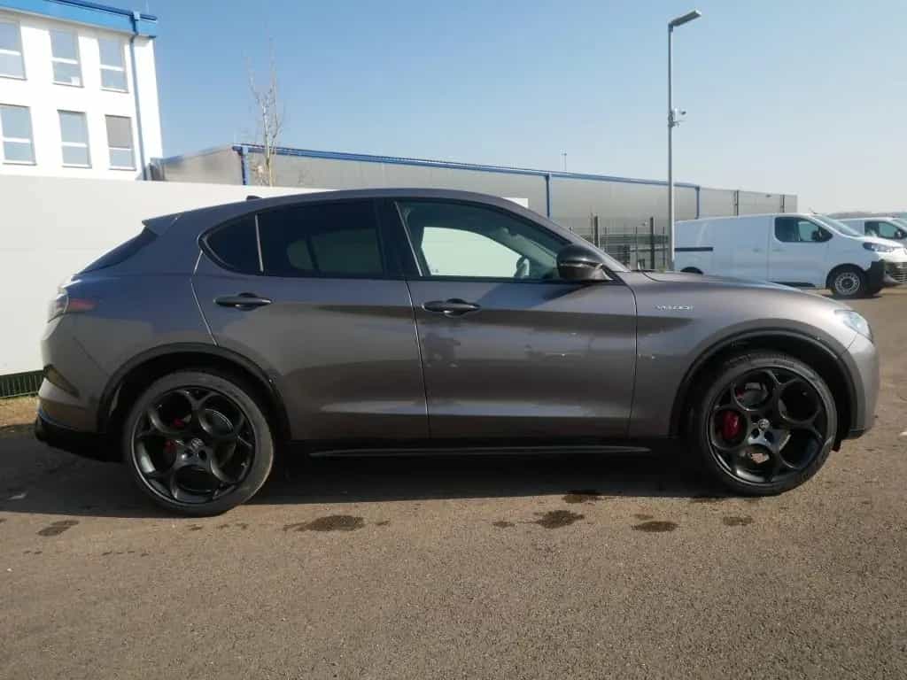 Alfa Romeo Stelvio VELOCE 2.2 DIESEL 16V 210 PS AT8 Q4 PREM 04/2026-photo-1