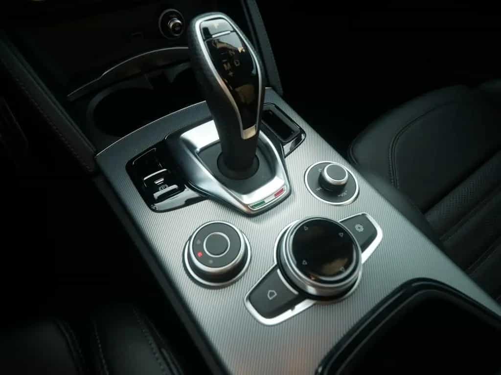 Alfa Romeo Stelvio VELOCE 2.2 DIESEL 16V 210 PS AT8 Q4 PREM 04/2026-photo-14