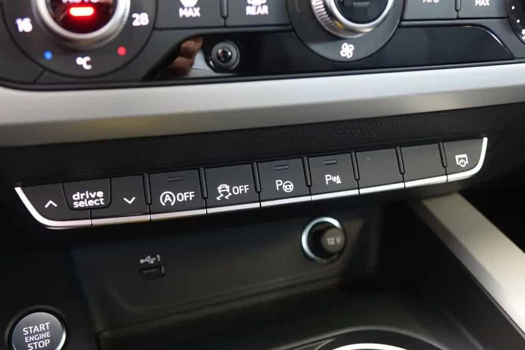 Audi A4 Avant 40 TFSI +360+HUD+Sportsitze+DSP+18'+ 09/2022-photo-11