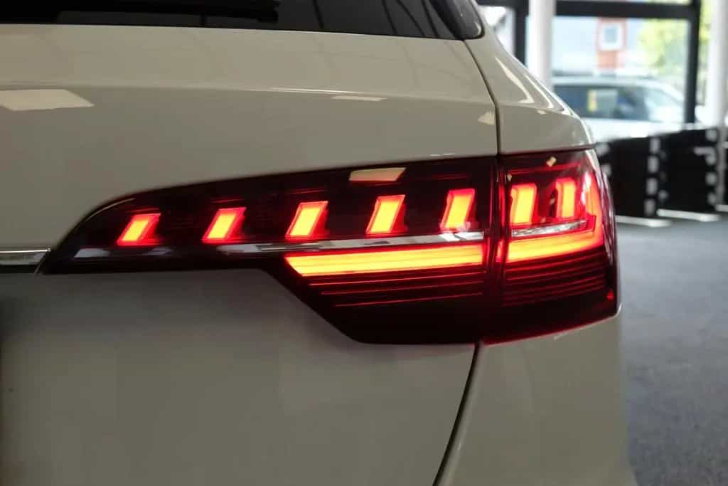 Audi A4 Avant 40 TFSI +360+HUD+Sportsitze+DSP+18'+ 09/2022-photo-31