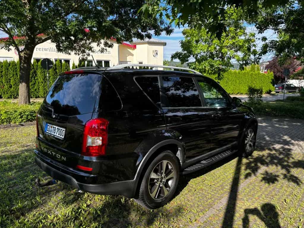 Ssangyong REXTON 2.2 4WD Automatik Leder Navi AHK MwSt. 12/2017-photo-3