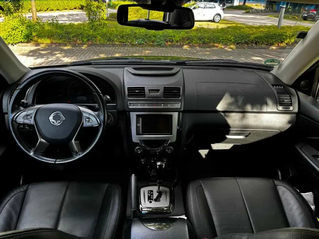Ssangyong REXTON 2.2 4WD Automatik Leder Navi AHK MwSt. 12/2017-photo-8