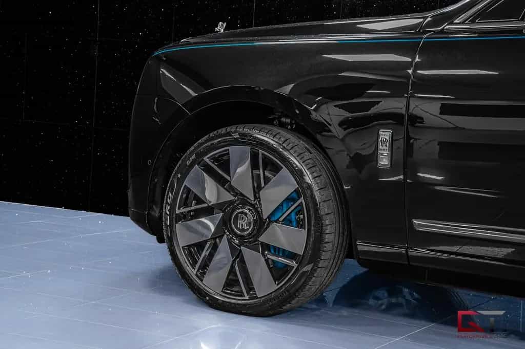 Rolls-Royce Cullinan II Production26 4Seat TV Screen Facia null-photo-11