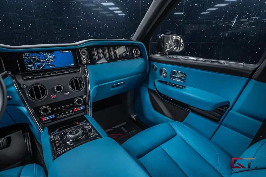 Rolls-Royce Cullinan II Production26 4Seat TV Screen Facia null-photo-28