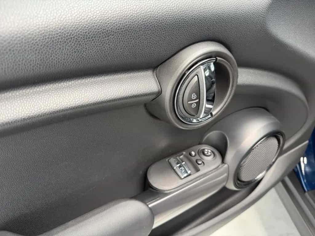 MINI ONE KLIMA+PANORAMA+EINPARKHILFE+SITZHEIZUNG+TÜV+ 07/2017-photo-16