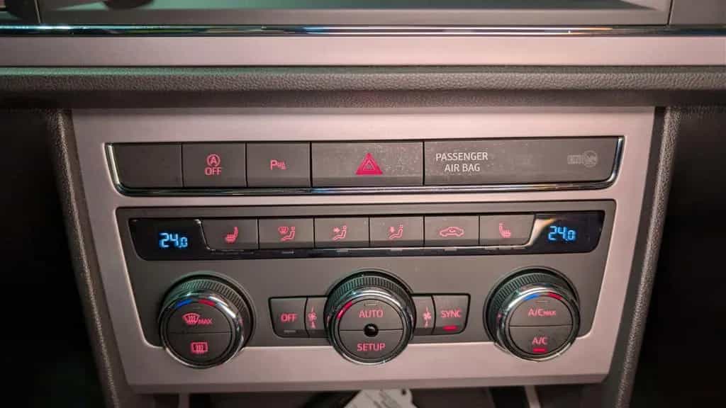 Seat Leon 1.4TSi*LED*ACC*NAV*SHZ*Service neu*Garantie 04/2018-photo-21