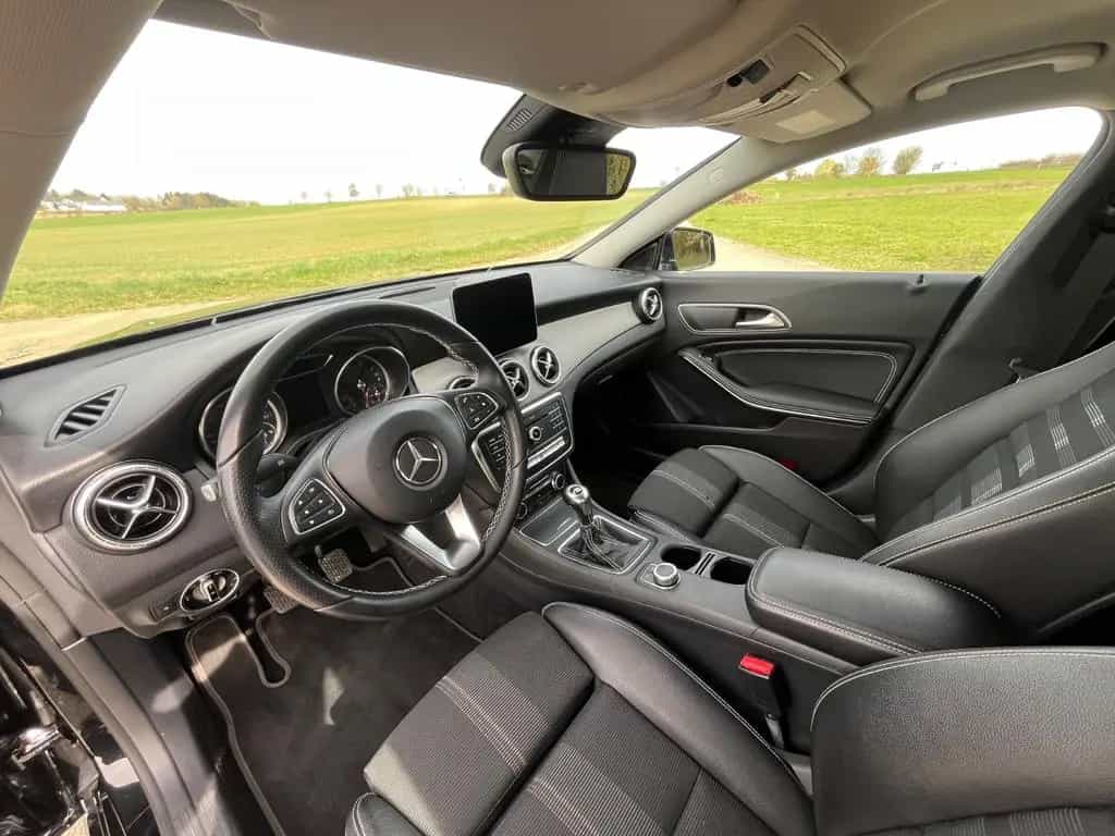 Mercedes-Benz CLA-Class 180 - AMG - 04/2018-photo-3