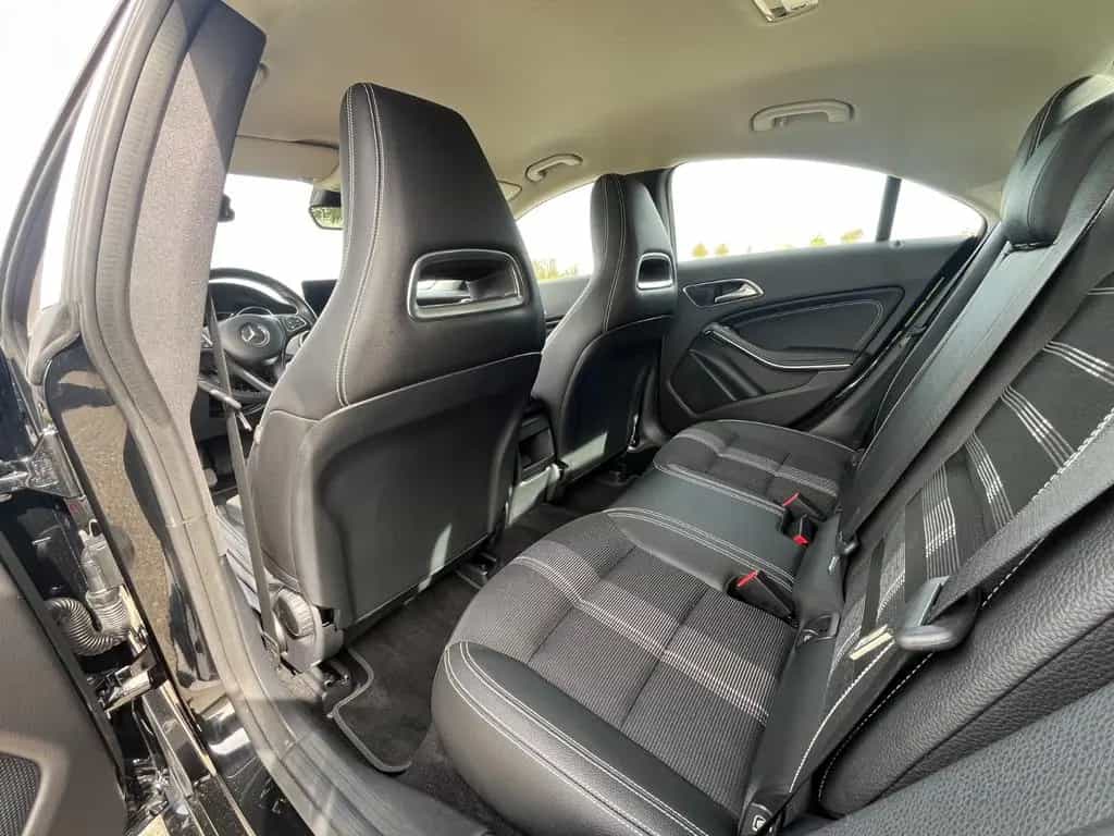 Mercedes-Benz CLA-Class 180 - AMG - 04/2018-photo-5
