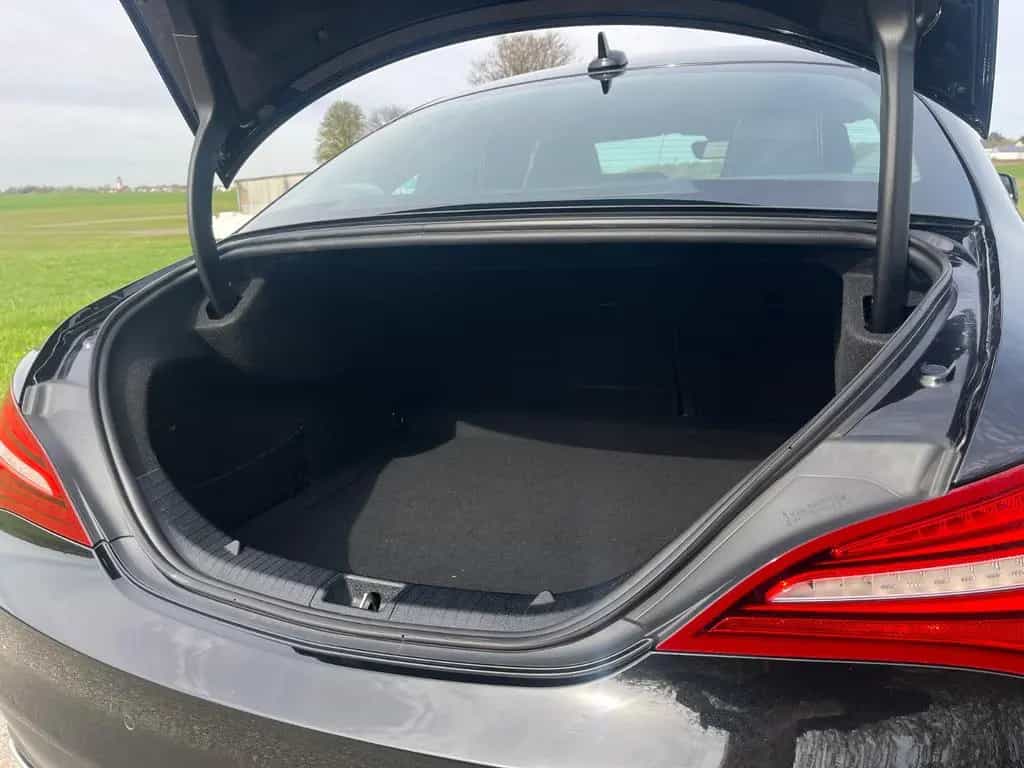 Mercedes-Benz CLA-Class 180 - AMG - 04/2018-photo-6