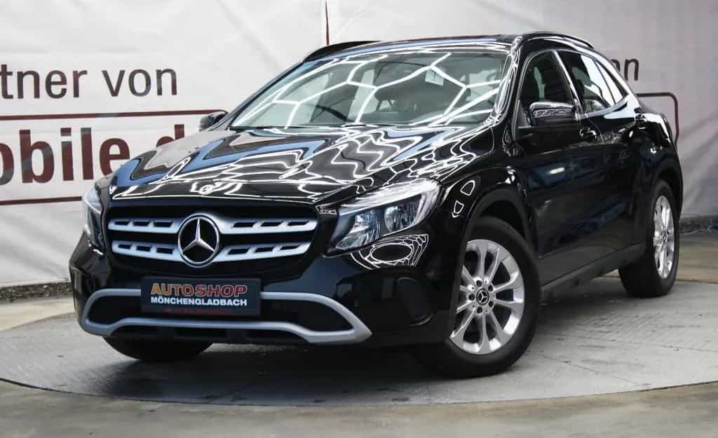 Mercedes-Benz GLA-Class 180*Tüv&Inspektion Neu*Navi*62.Tkm*Leder* 11/2019-photo-0