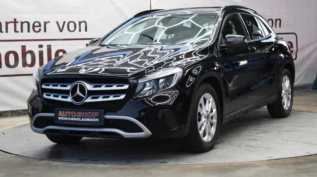 Mercedes-Benz GLA-Class 180*Tüv&Inspektion Neu*Navi*62.Tkm*Leder* 11/2019-photo-2