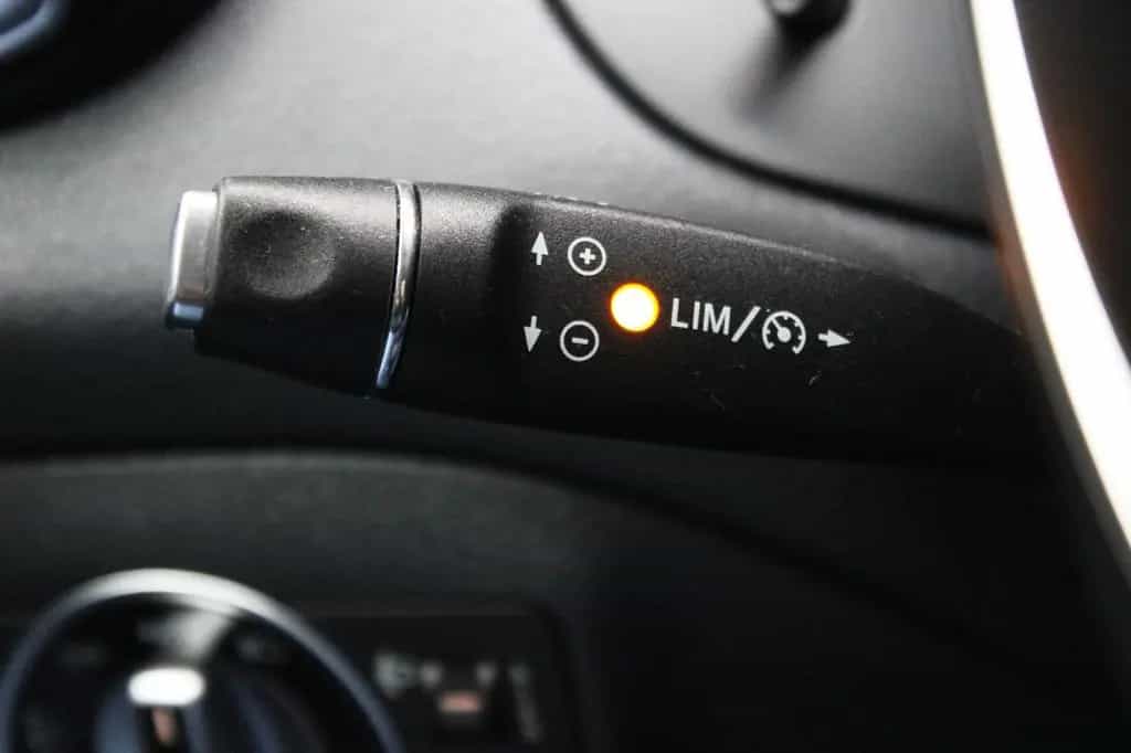 Mercedes-Benz GLA-Class 180*Tüv&Inspektion Neu*Navi*62.Tkm*Leder* 11/2019-photo-25