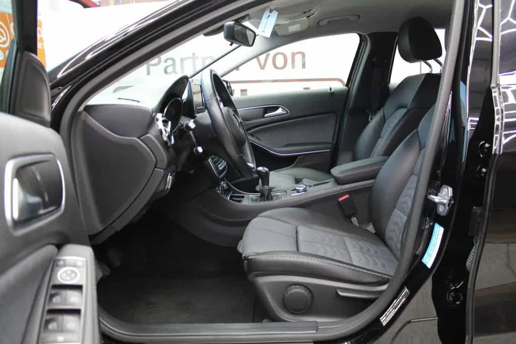 Mercedes-Benz GLA-Class 180*Tüv&Inspektion Neu*Navi*62.Tkm*Leder* 11/2019-photo-4