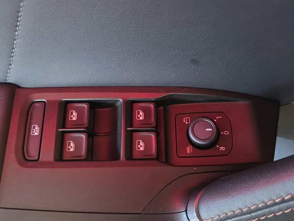 Cupra Leon 1.5 eTSI DSG*KAMERA*NAVI*AMBIENTE* 11/2023-photo-17