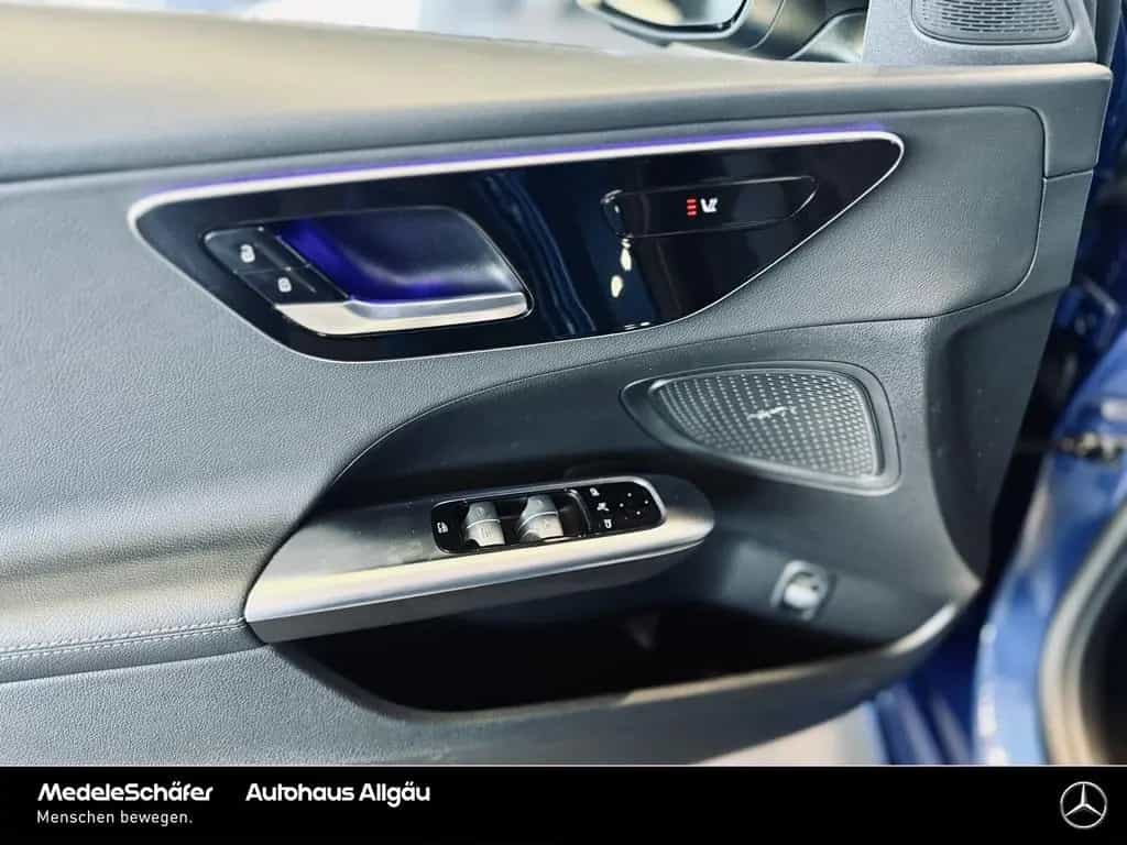 Mercedes-Benz C-Class 200 T Avantgarde Fahr-Assi-Distronic Kamera 10/2023-photo-2