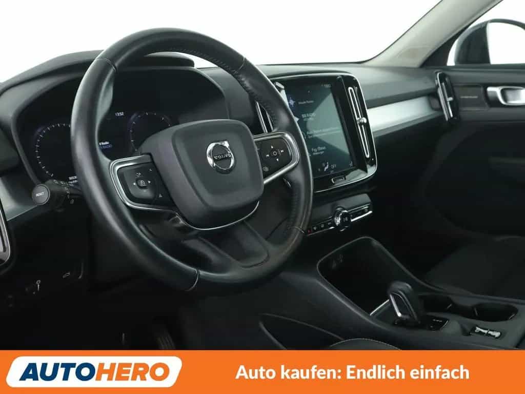 Volvo XC40 2.0 D3 Momentum 2WD Aut*NAVI*LED*TEMPO*AHK* 08/2018-photo-8