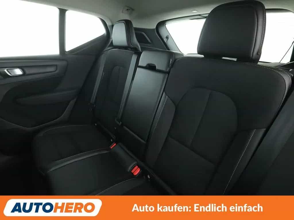 Volvo XC40 2.0 D3 Momentum 2WD Aut*NAVI*LED*TEMPO*AHK* 08/2018-photo-11