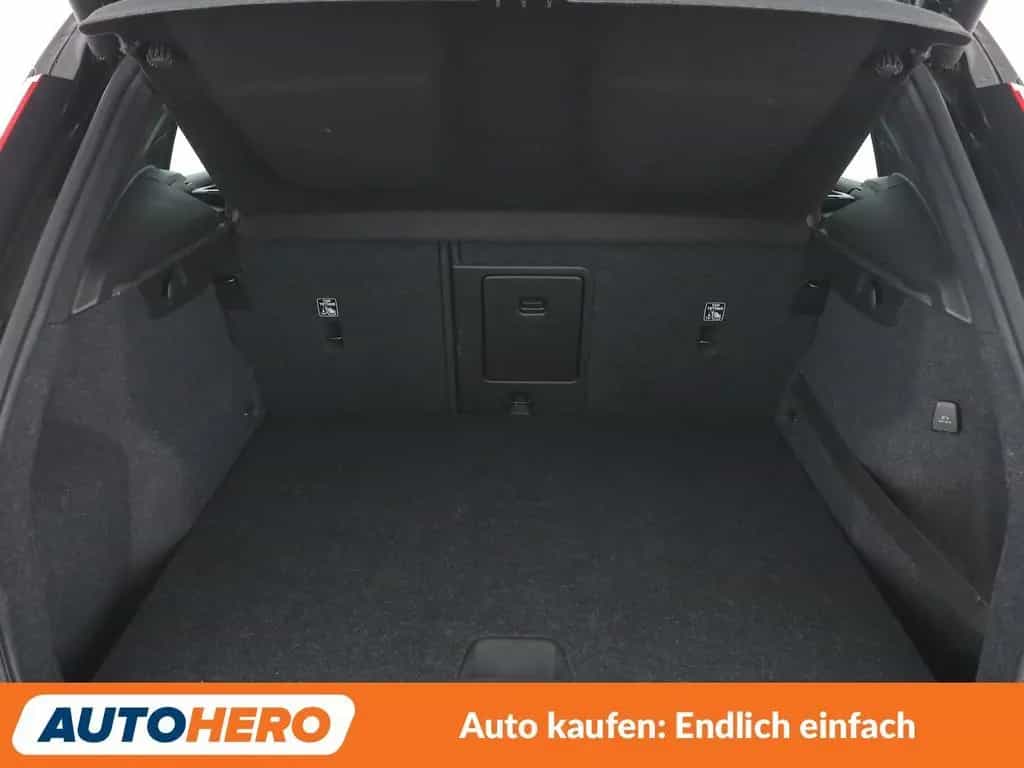 Volvo XC40 2.0 D3 Momentum 2WD Aut*NAVI*LED*TEMPO*AHK* 08/2018-photo-15