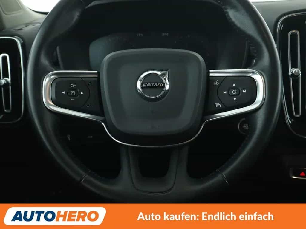 Volvo XC40 2.0 D3 Momentum 2WD Aut*NAVI*LED*TEMPO*AHK* 08/2018-photo-16