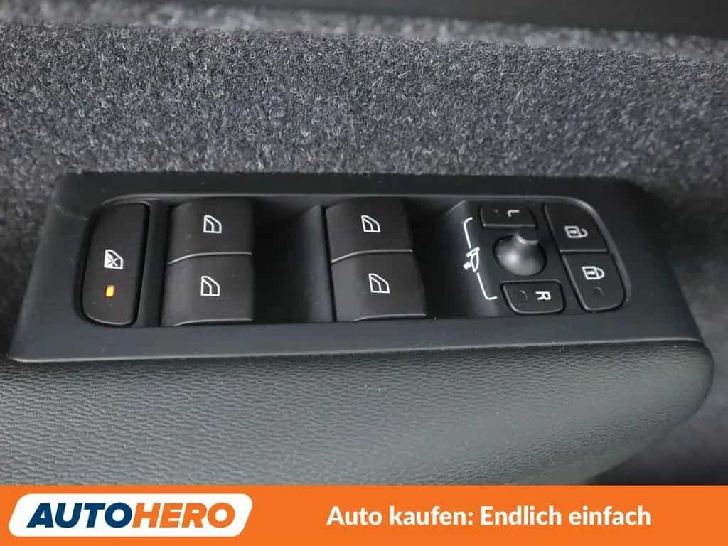 Volvo XC40 2.0 D3 Momentum 2WD Aut*NAVI*LED*TEMPO*AHK* 08/2018-photo-24