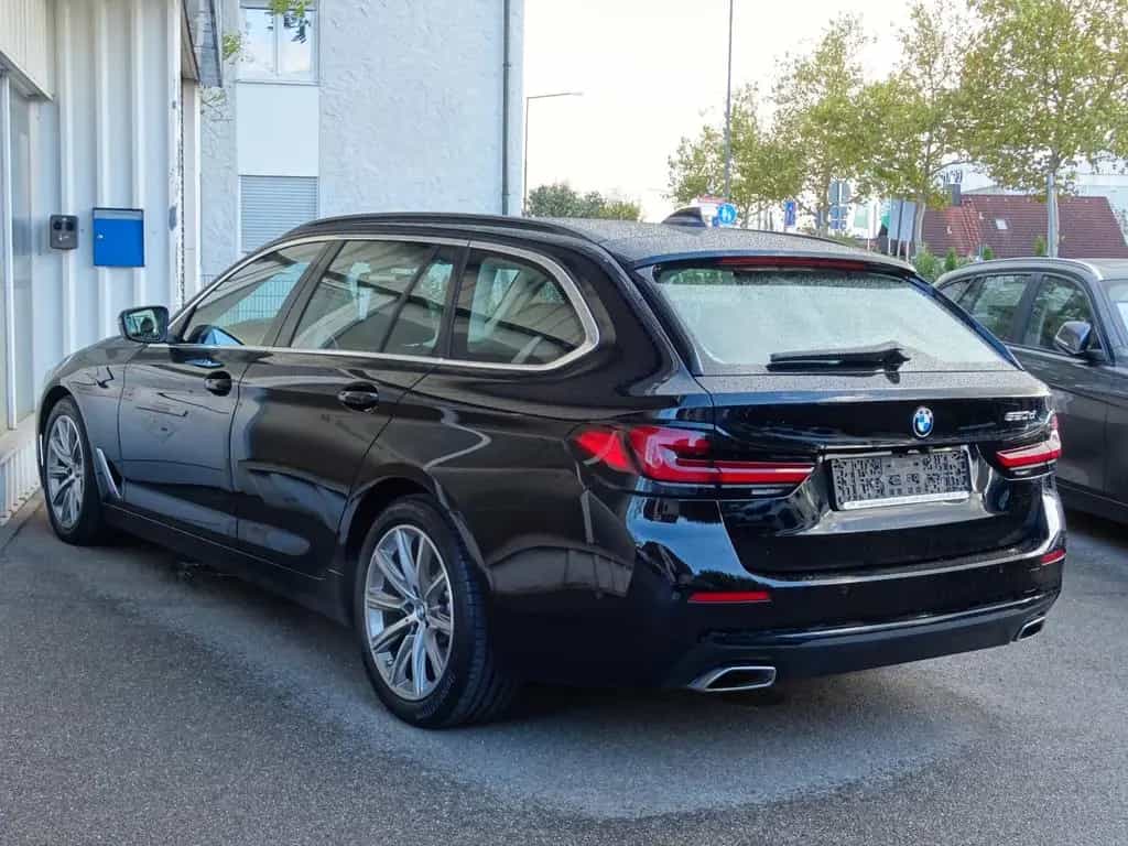 BMW 5 Series 520d Touring Aut 18" Navi Leder LCPro Ad LED HUD 09/2022-photo-3