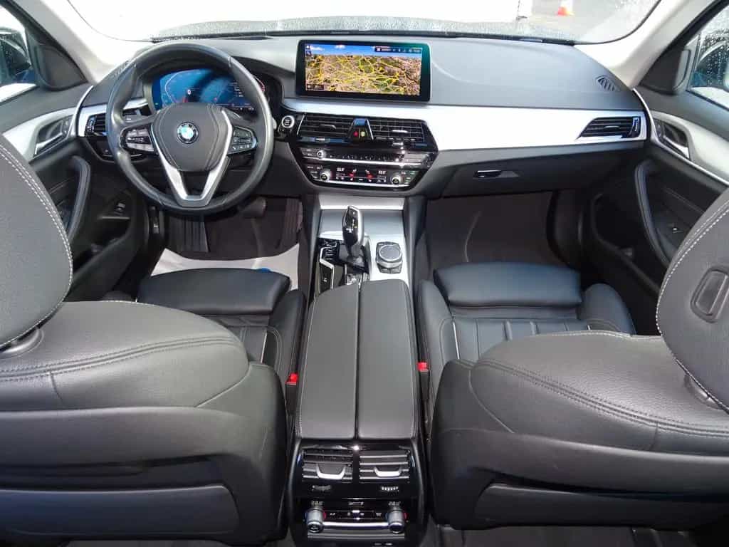 BMW 5 Series 520d Touring Aut 18" Navi Leder LCPro Ad LED HUD 09/2022-photo-6