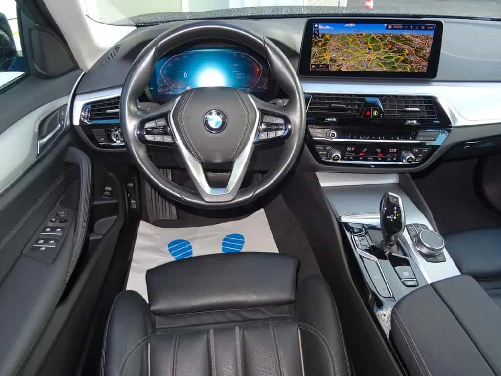 BMW 5 Series 520d Touring Aut 18" Navi Leder LCPro Ad LED HUD 09/2022-photo-9