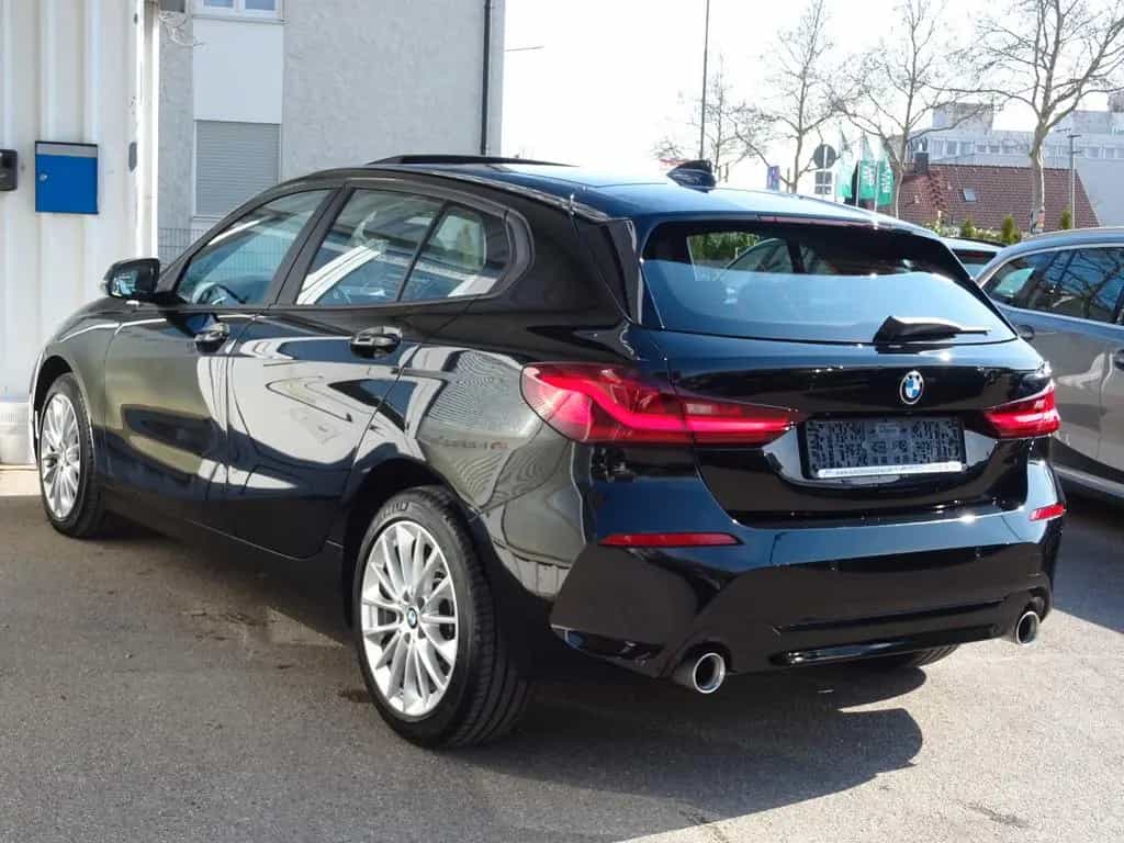 BMW 120 d Aut Advantage 17" Navi LC Pro. Ad. LED Pano 09/2022-photo-3