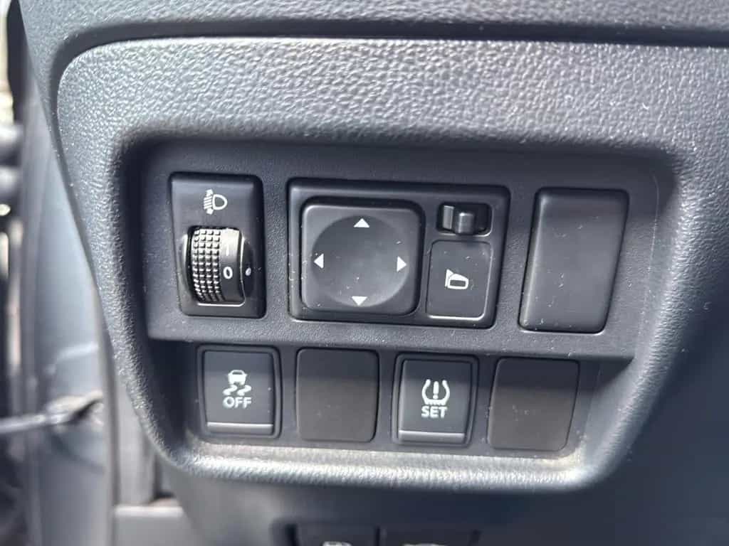 Nissan Juke 1,6 Automatik nur 80 TKm! mit NAVI + Kamera 03/2016-photo-18
